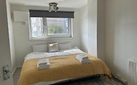 Cheerful Double Room For Single Use