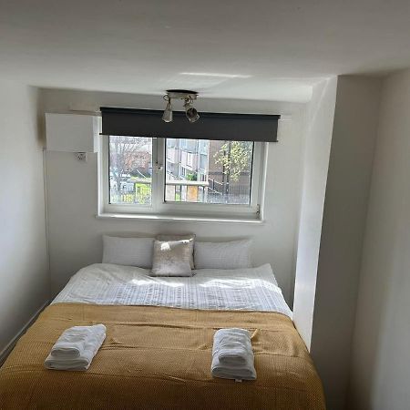 Cheerful Double Room For Single Use London Exterior photo