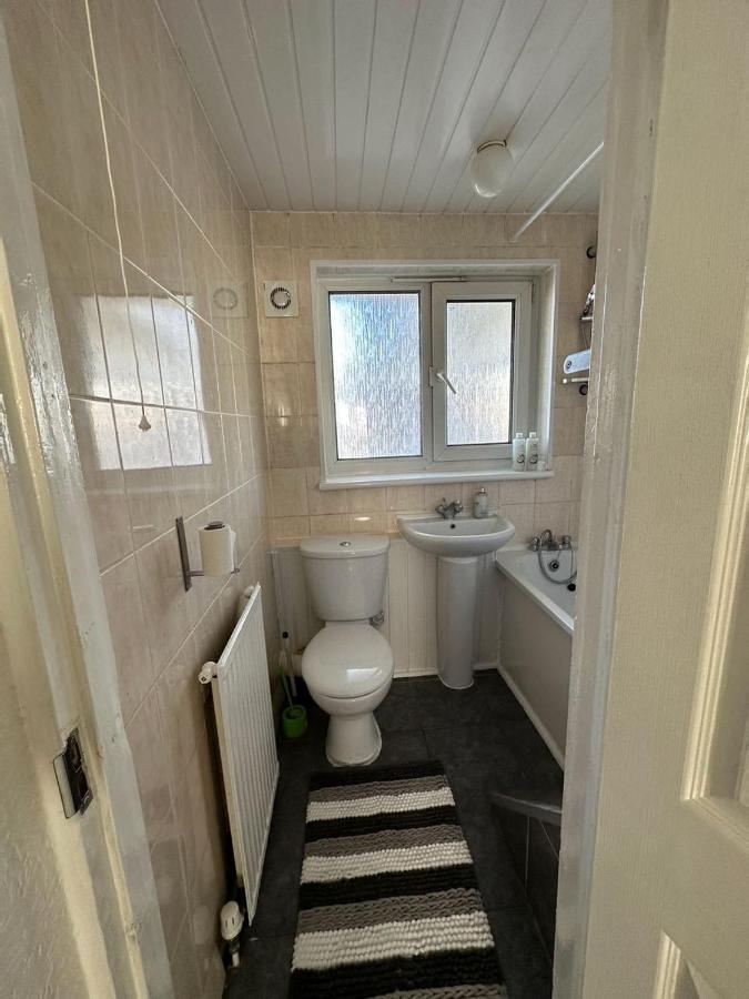 Cheerful Double Room For Single Use London Exterior photo