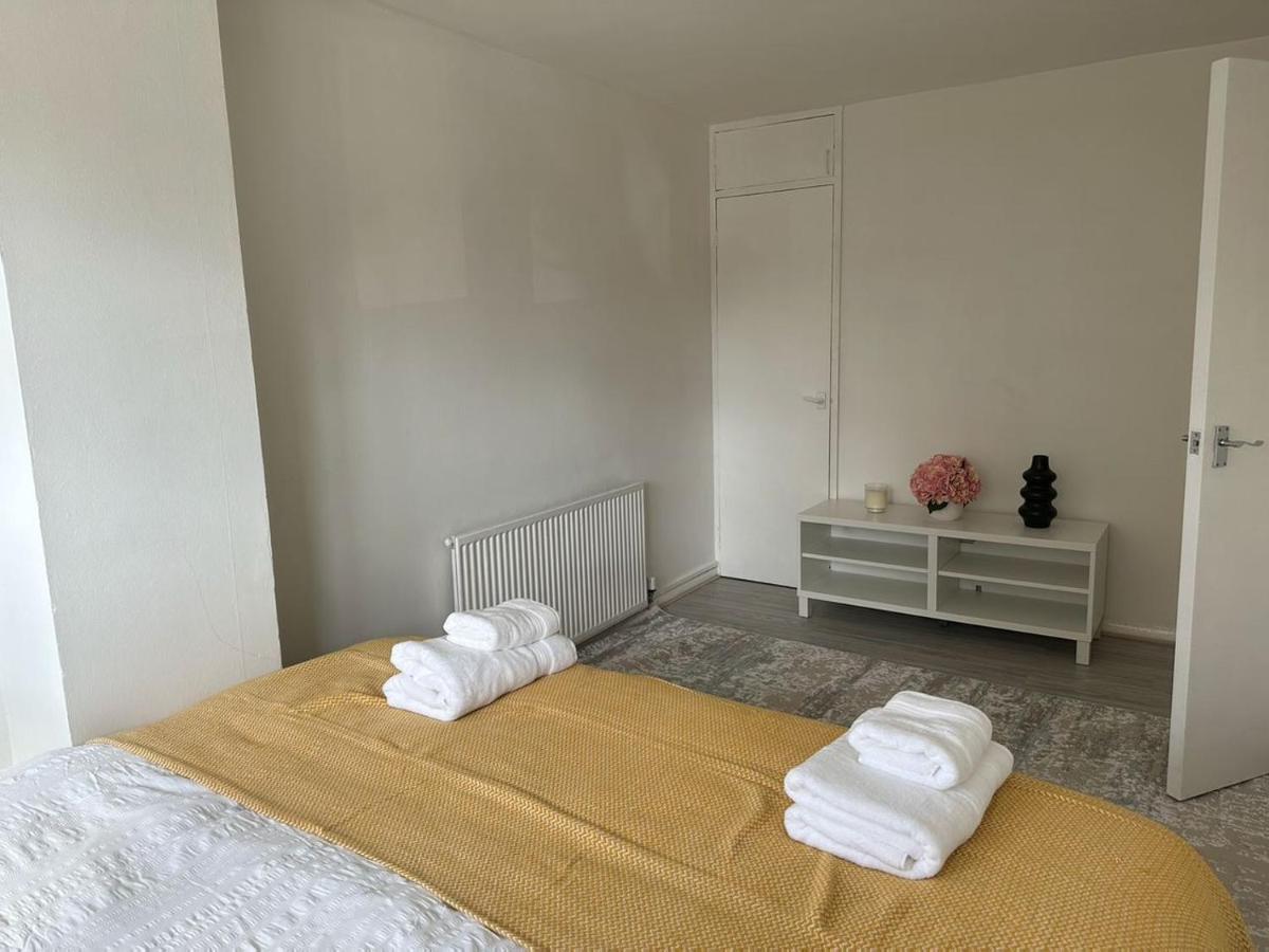 Cheerful Double Room For Single Use London Exterior photo