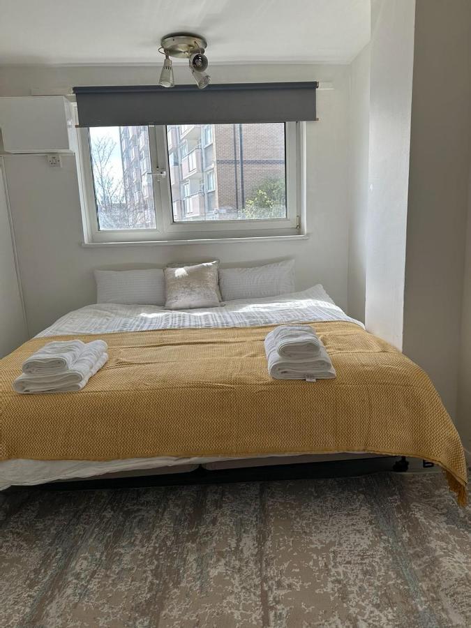 Cheerful Double Room For Single Use London Exterior photo
